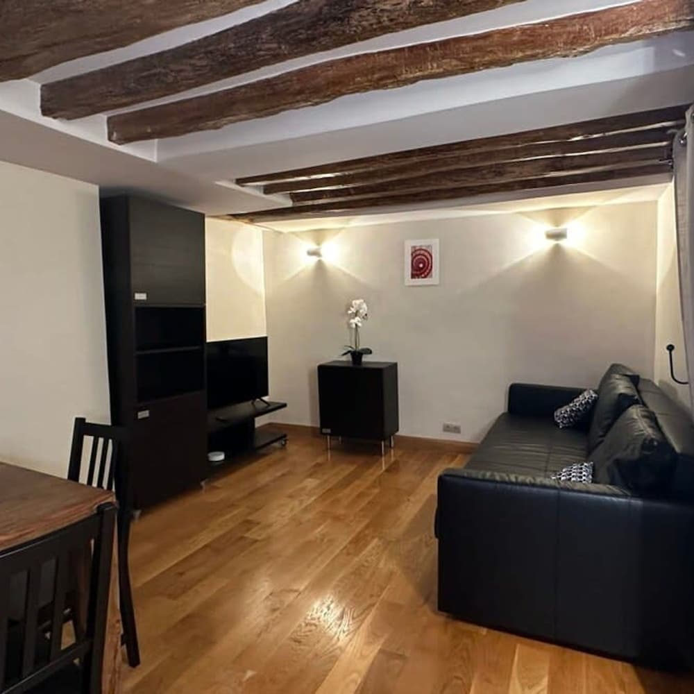 Charming Tuileries 1 Bed Apt in the Centre of Paris — 4-Star Luxury Hotel in Paris, France