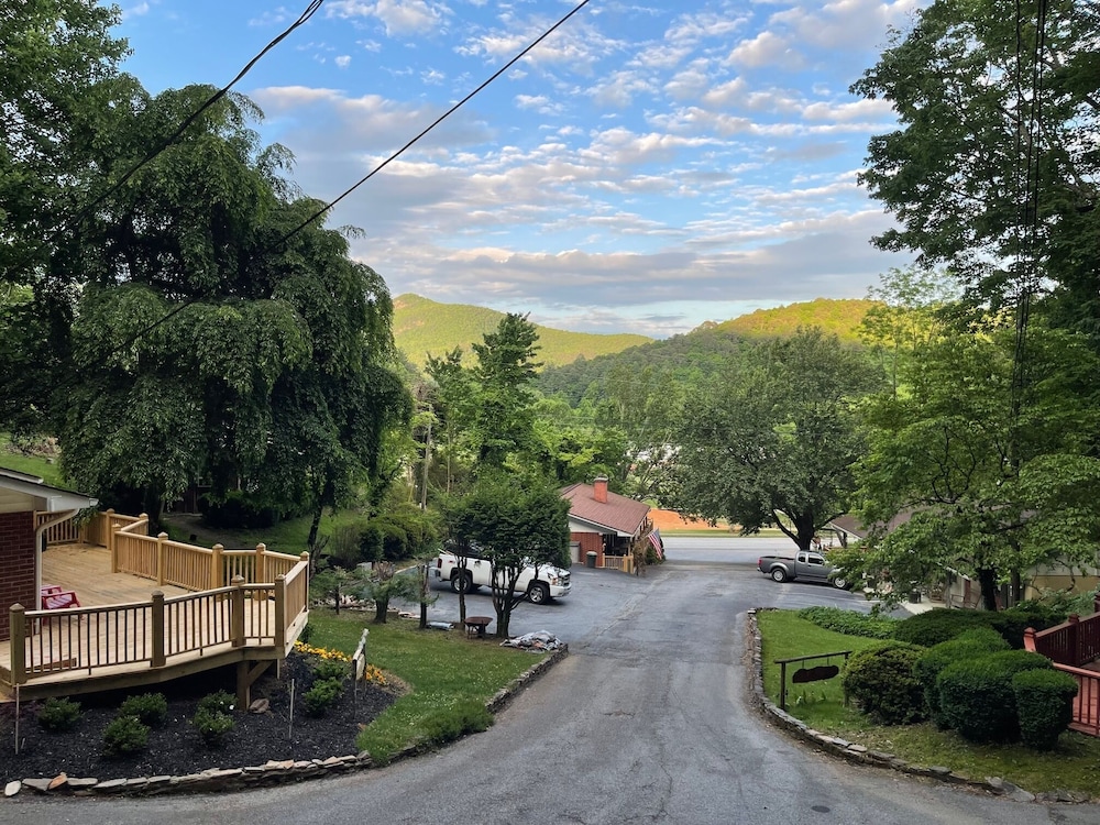 Mountain Aire Cottages & Inn - photo 292