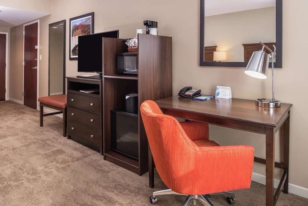 Hampton Inn & Suites Charlotte Arrowood Rd. - photo 33