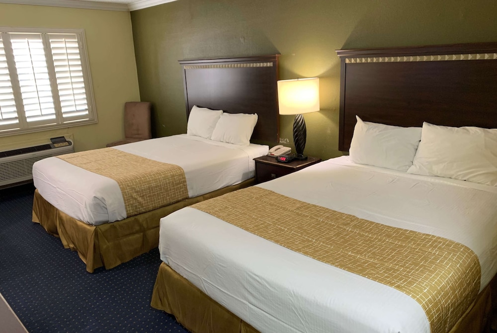 Travelodge by Wyndham Odessa - photo 11