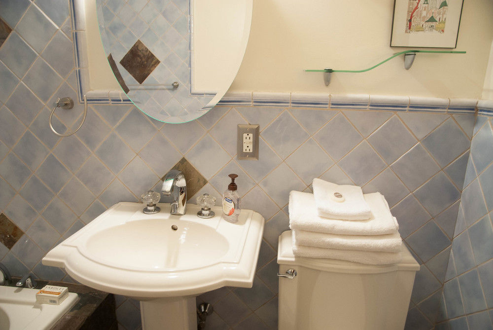Luxury Suites Upper West Brownstone - photo 33