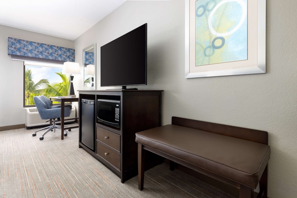Hampton Inn Naples Central - photo 11