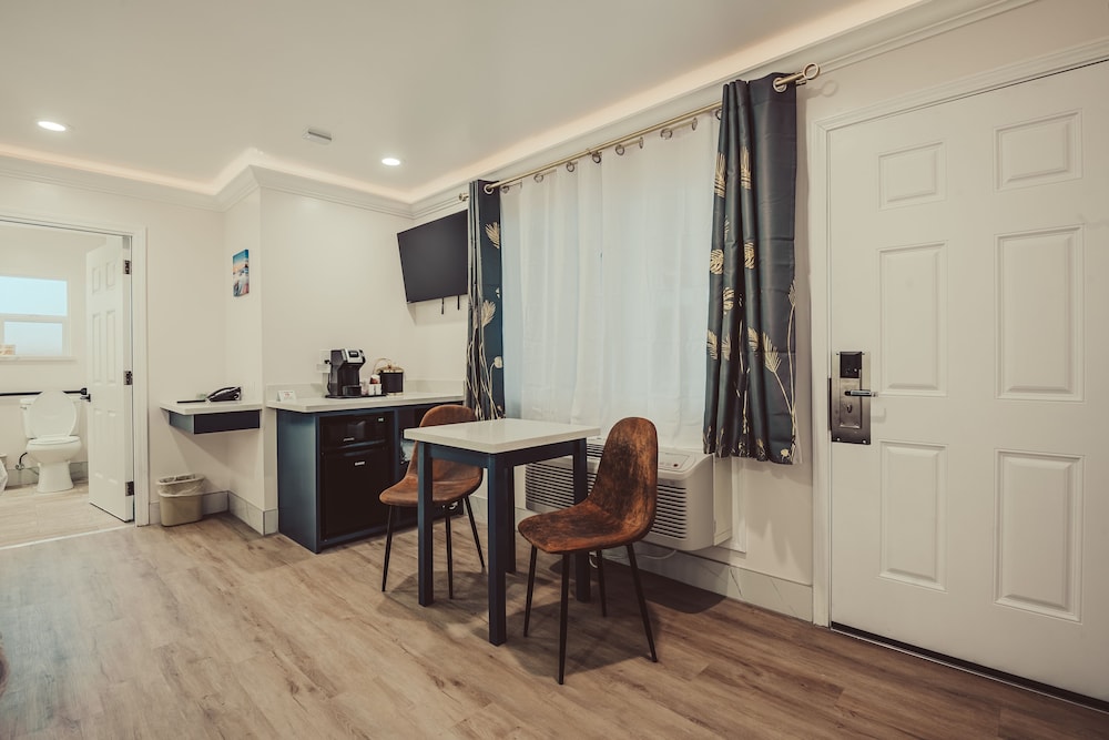 Blufftop Inn & Suites - photo 31