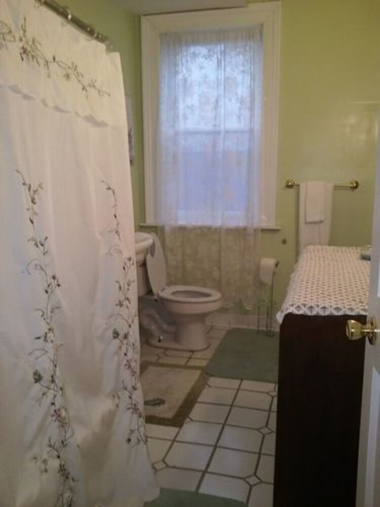 Six Acres Bed & Breakfast - photo 22