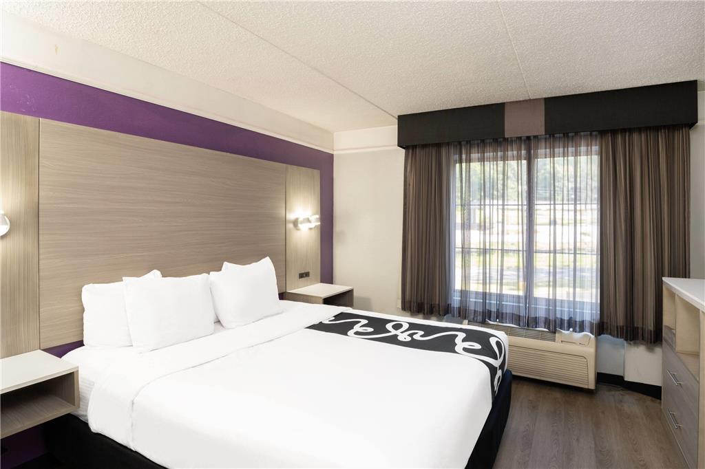 La Quinta Inn & Suites by Wyndham Birmingham Hoover - photo 49