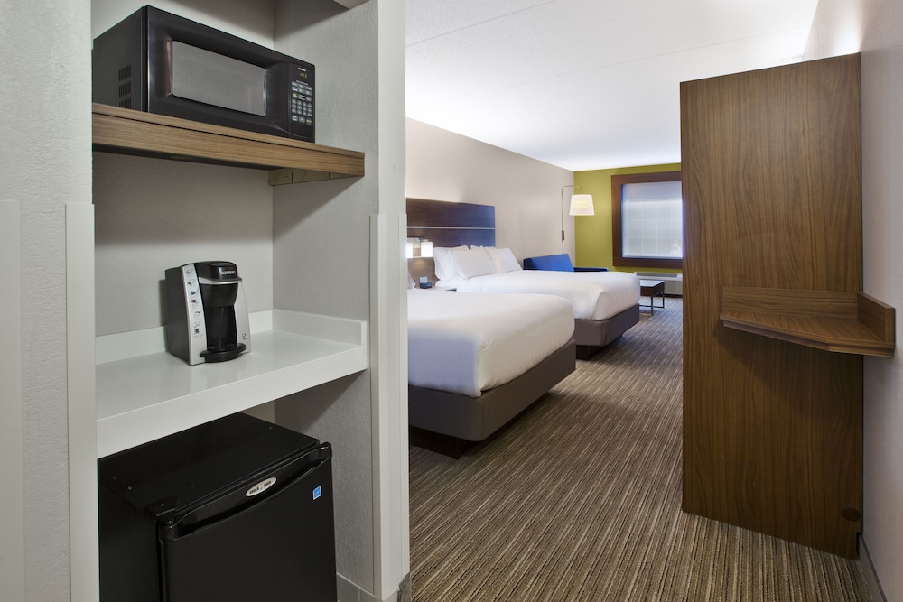 Holiday Inn Express & Suites Manchester by IHG - photo 15