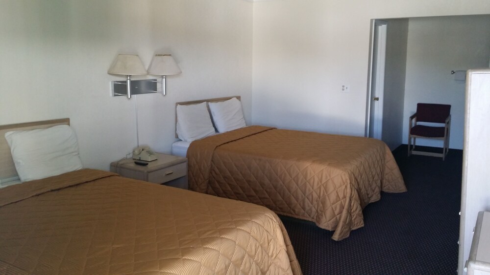 Desert Mirage Inn & Suites - photo 7