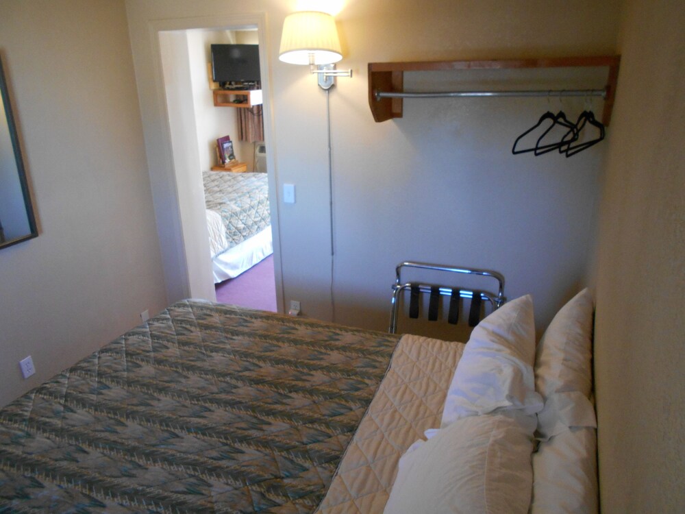 Super Saver Inn - photo 14