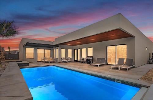 Pecan Valley Modern Poolhouse in Hurricane near Sand Hollow in Hurricane, United States