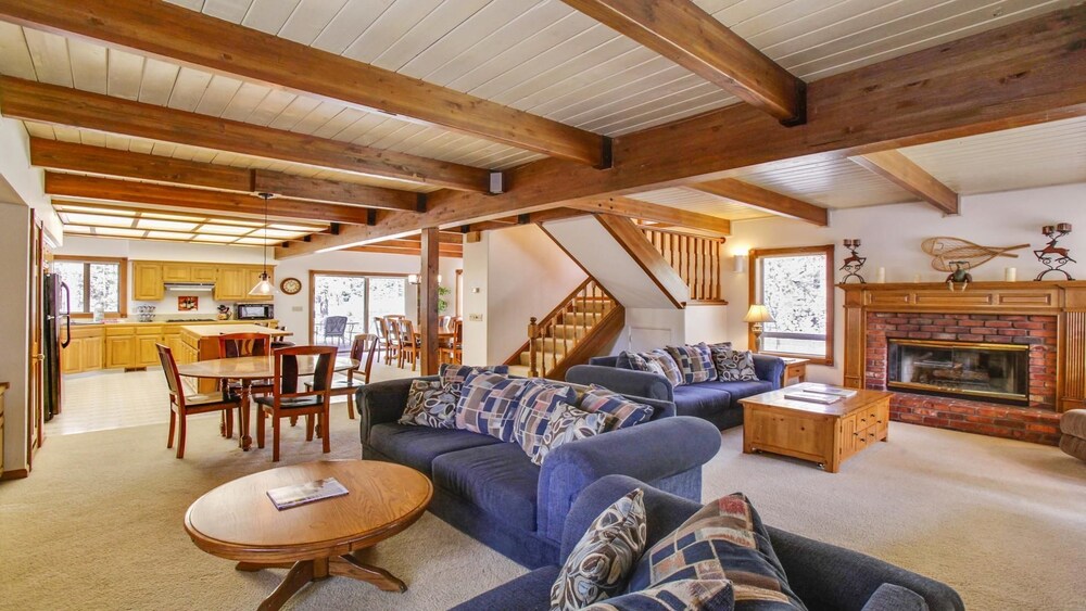 Tokatee 2 - carbon neutral hotel in Sunriver