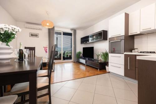 City Vibe & Free Garage — 4-Star Luxury Hotel in Split, Croatia