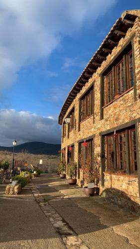 Al Viento Alojamiento & Turismo Rural Prádena del Rincón — 4-Star Luxury Hotel in Pradena Del Rincon, Spain
