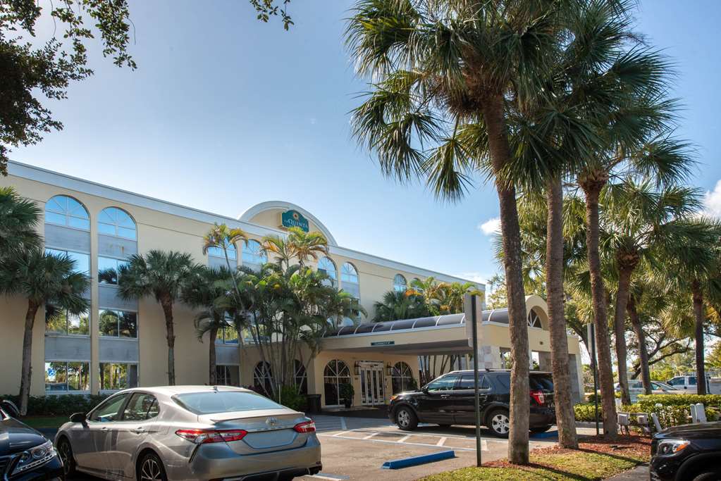 La Quinta Inn & Suites by Wyndham Deerfield Beach I 95 - photo 4