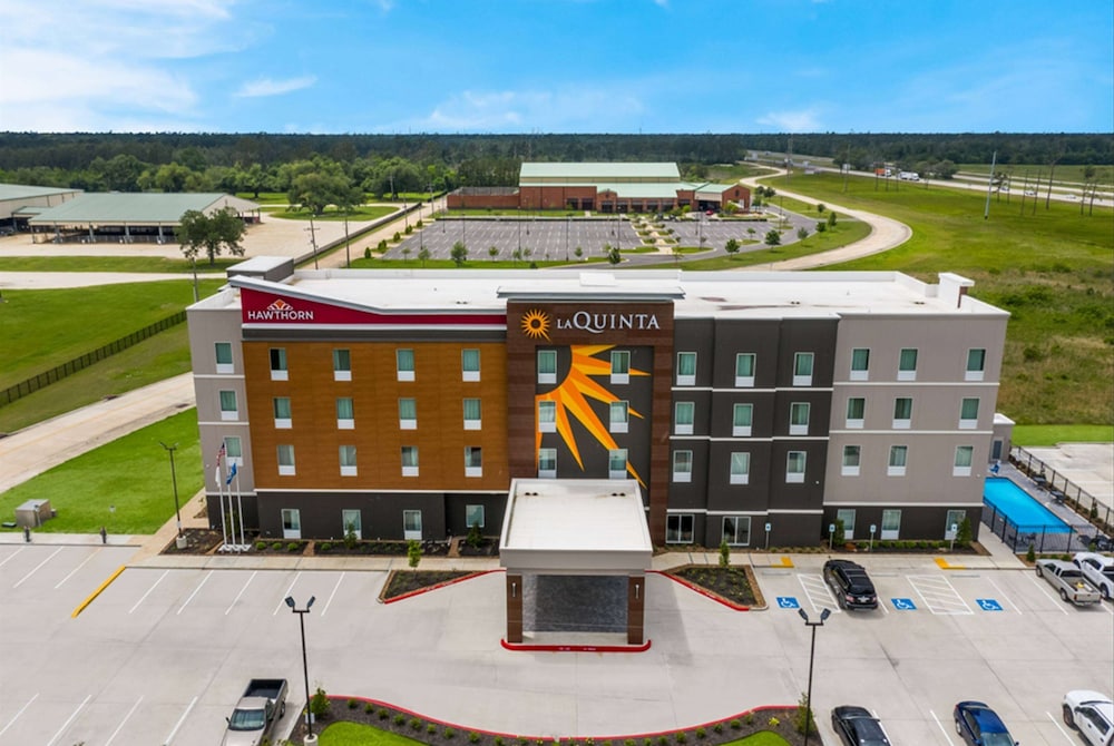 La Quinta Inn & Suites by Wyndham Sulphur - photo 26