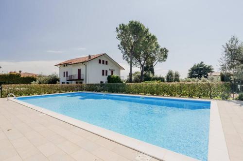 Gardoncino Apartment Lake&Pool by Host4u — 4-Star Luxury Hotel in Manerba Del Garda, Italy