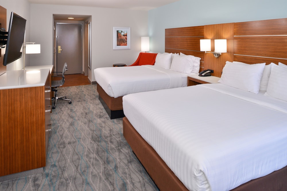 Holiday Inn Express & Suites Austin North Central an IHG Hotel - photo 5