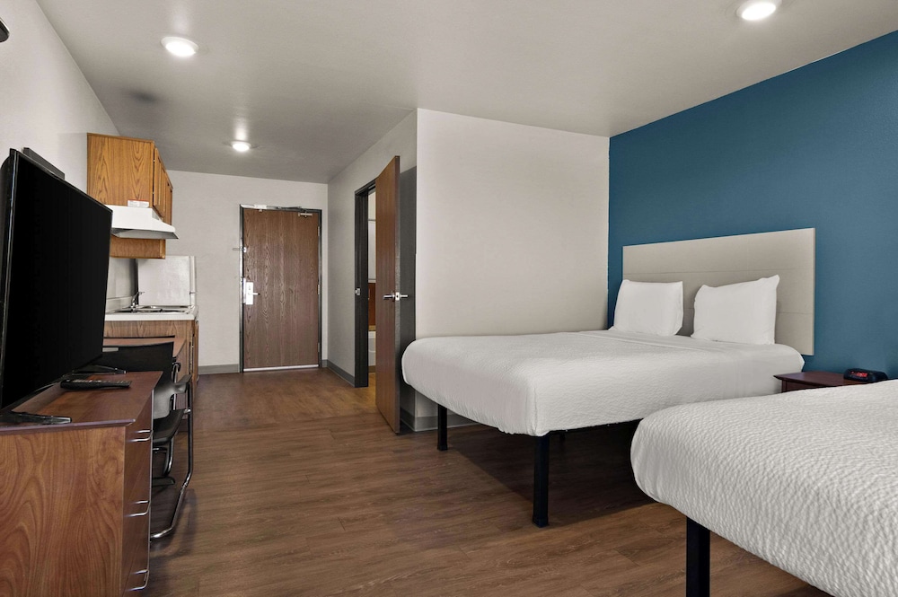 WoodSpring Suites Champaign near University - photo 10