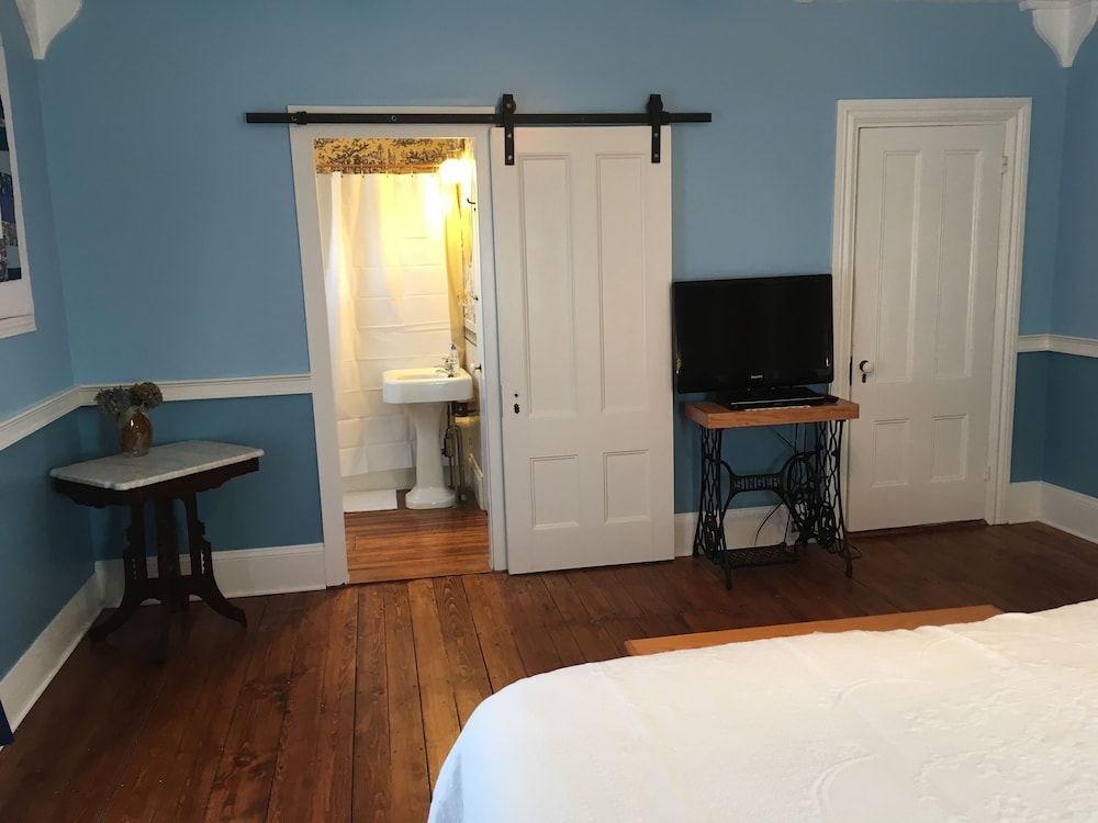 The Nightfall Inn - photo 15