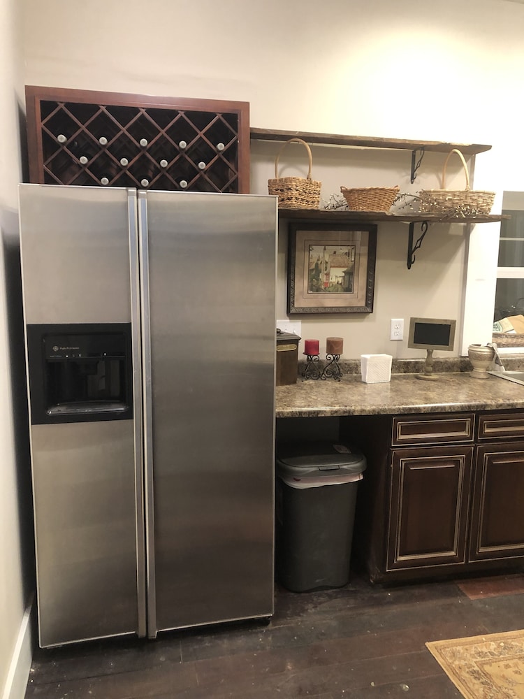 Historic McDonald Airbnb - photo 16