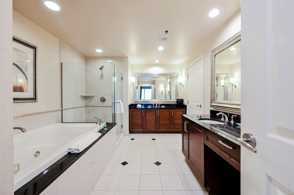 StripViewSuites at Signature - photo 208