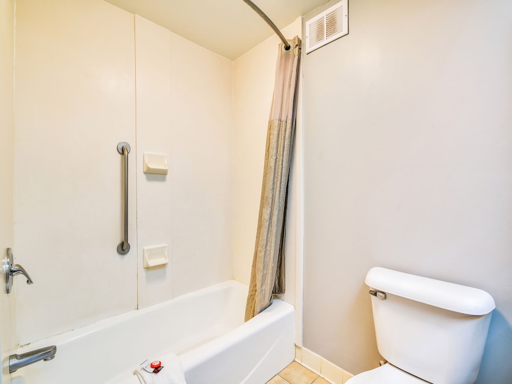 OYO Townhouse Inn Jacksonville near Little Rock Air Force Base - photo 23