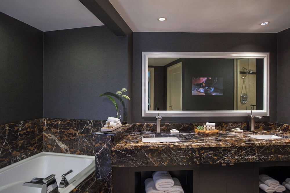 Renaissance Raleigh North Hills Hotel - photo 30
