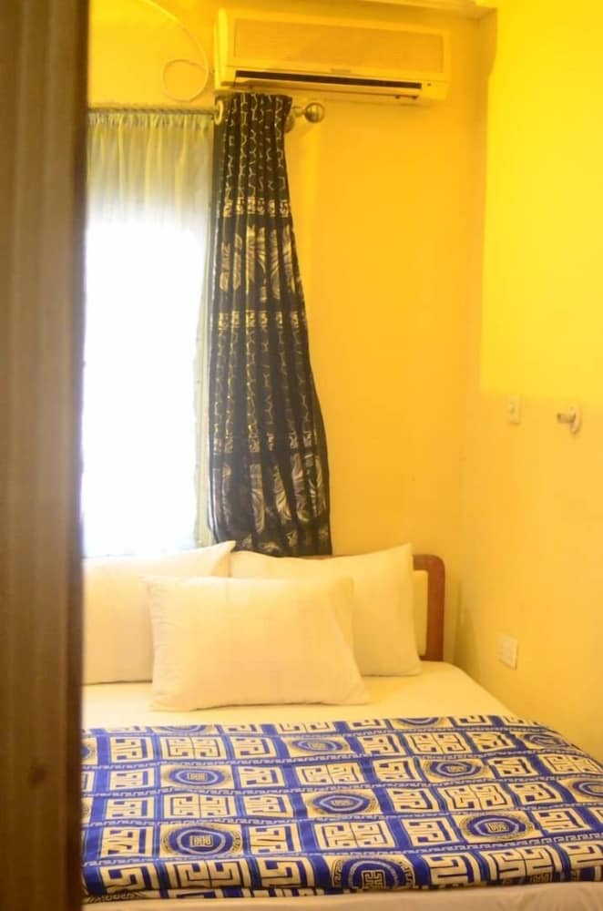 Mary queen hotels and suites — hotel in Ekpoma