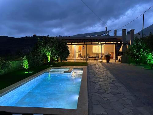 Marios house — 4-Star Luxury Hotel in None, Greece