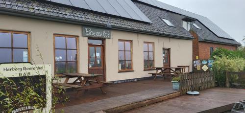 B&B Herberg Boerenhol De Mote Bvba — 4-Star Luxury Hotel in Poperinge, Belgium