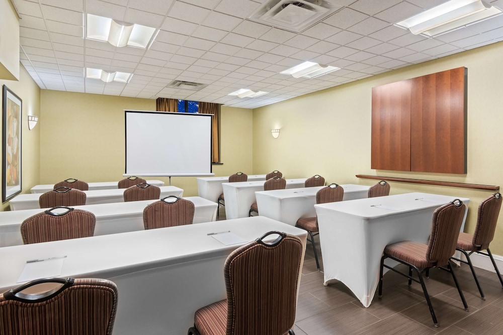 Hampton Inn Danbury - photo 29