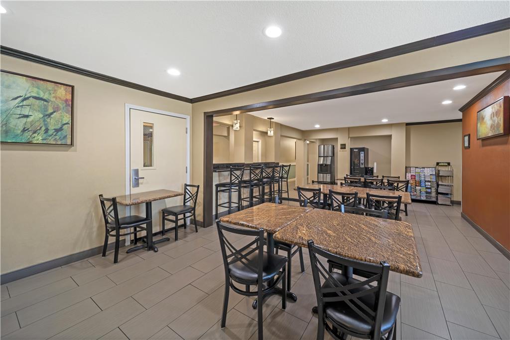 Best Western Plus Twin View Inn & Suites - photo 39