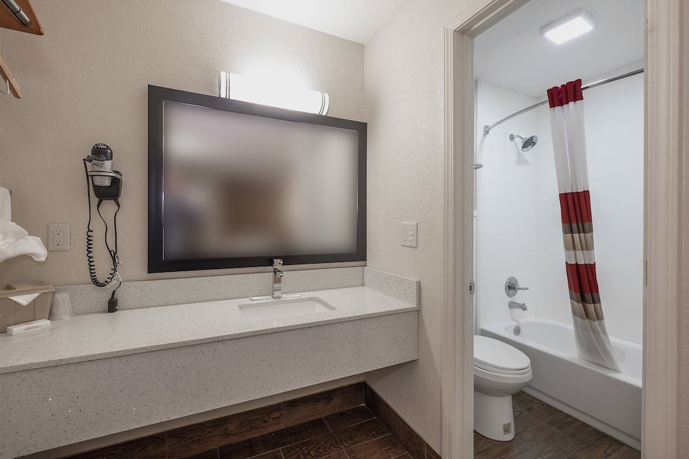 Red Roof Inn Starkville University - photo 22