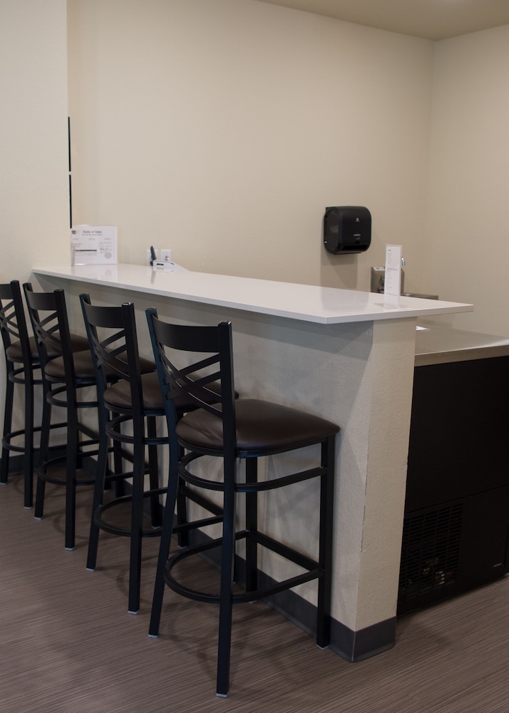Cobblestone Inn & Suites Forest City - photo 42
