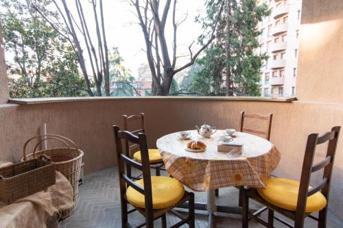 I Host Apartment Govone 100 — 4-Star Luxury Hotel in Milan, Italy