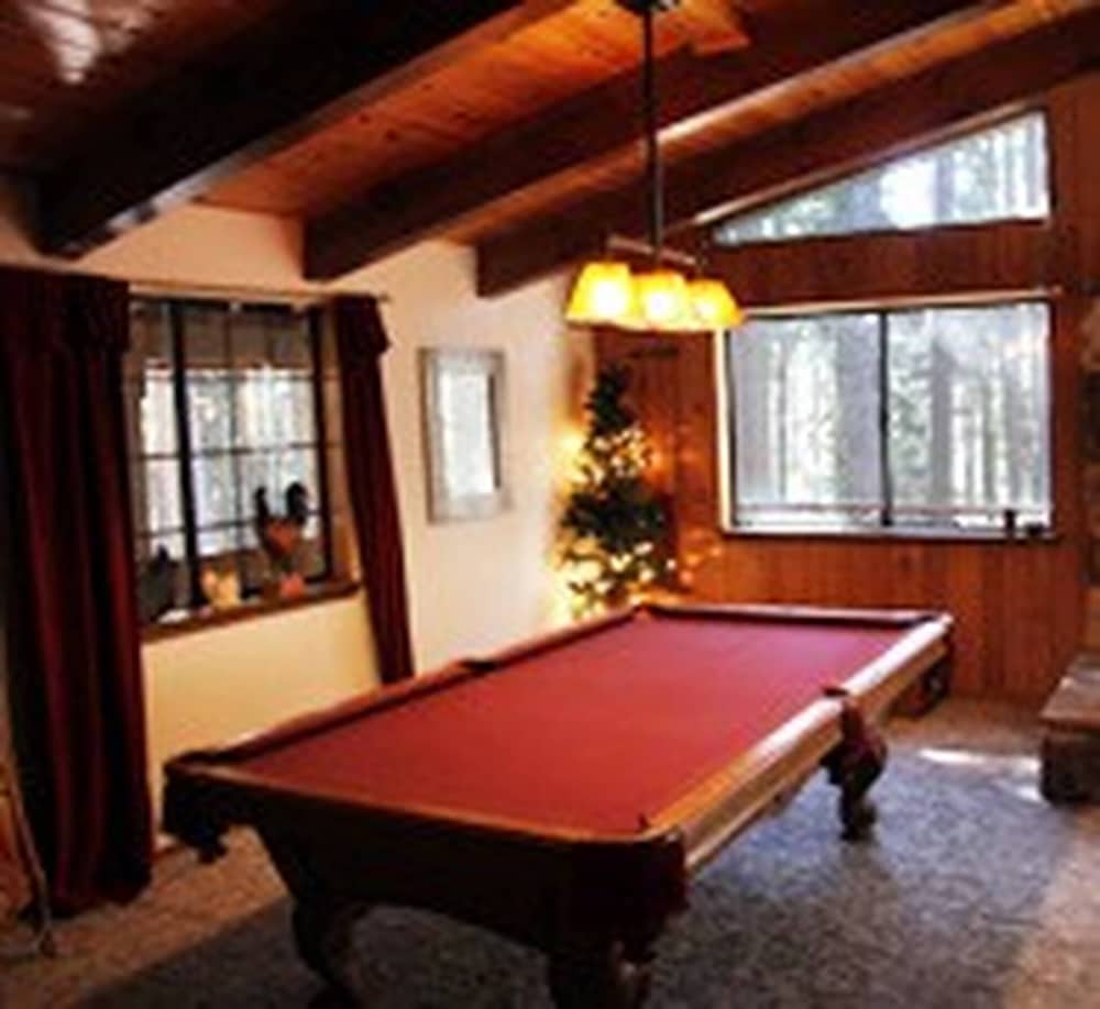 Sweet Retreat: Theater Pool Ping Pong Quiet - photo 10