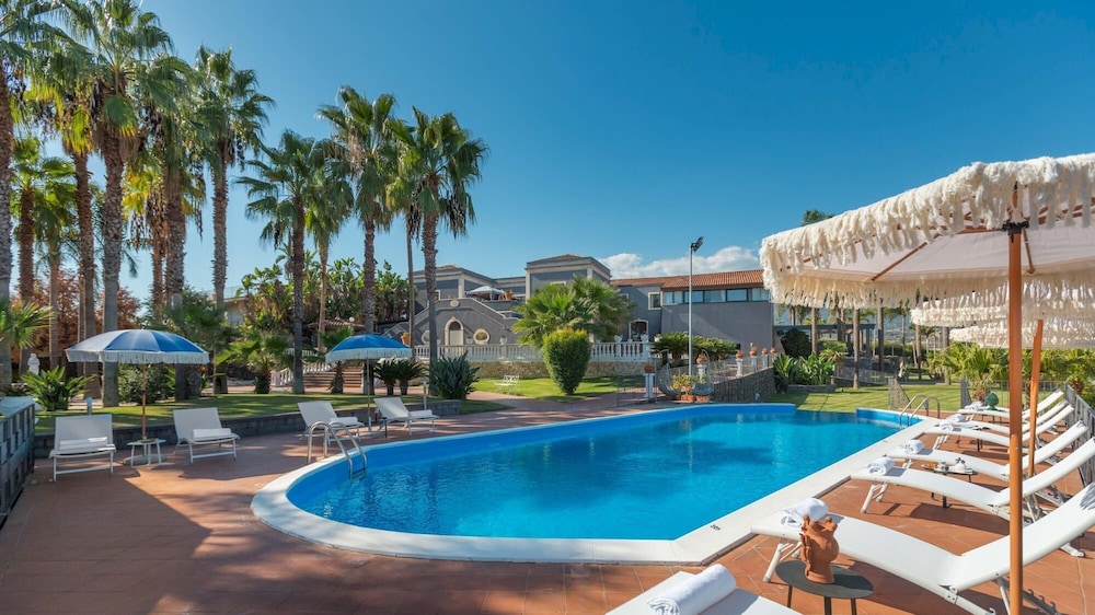 Villa Ingrid 12 Emma Villas — 4-Star Luxury Hotel in Linera, Italy