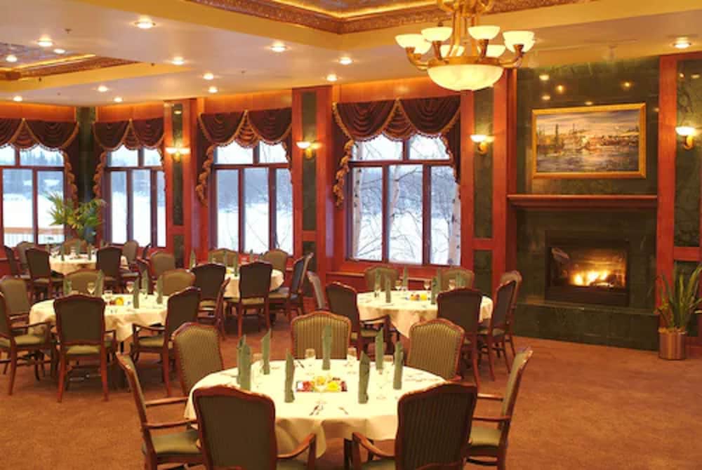 Pike's Waterfront Lodge - photo 22