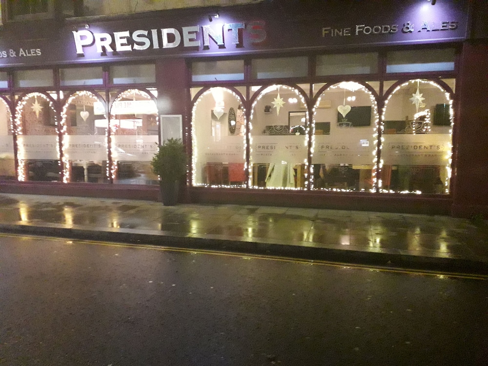 Ambassador hotel — hotel in Neath