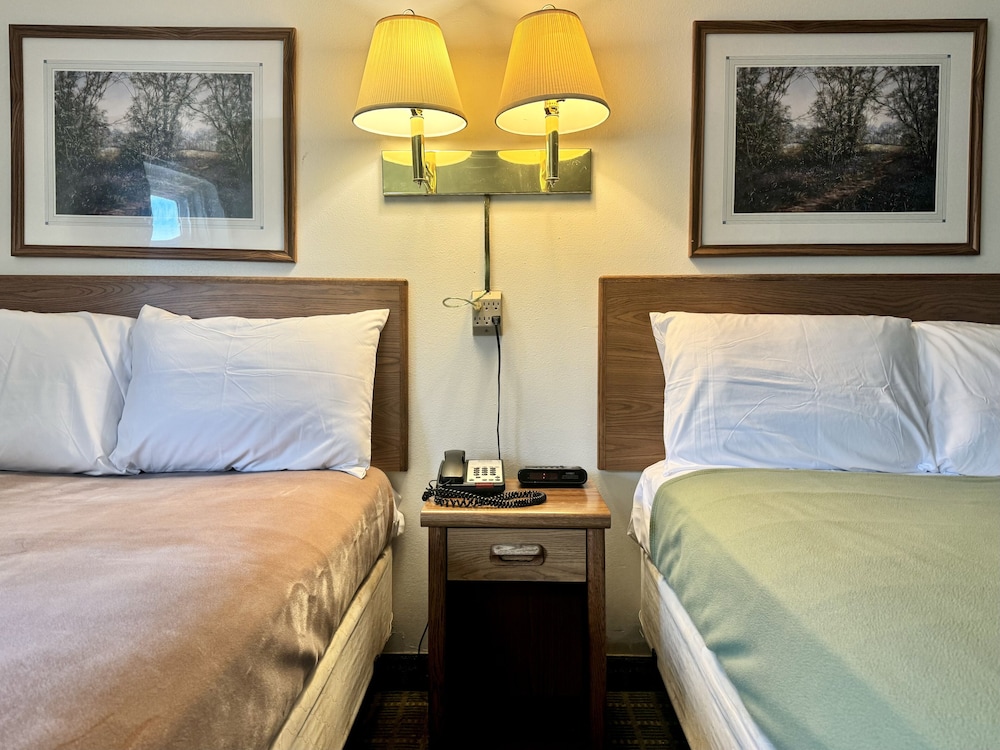 Dakota Inn Minot - photo 3