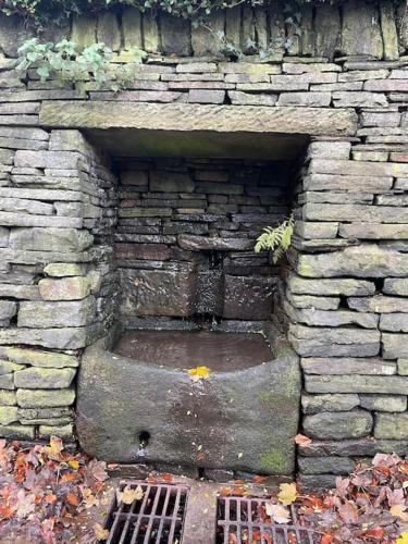 Brook Cottage — Holmfirth — photo 3