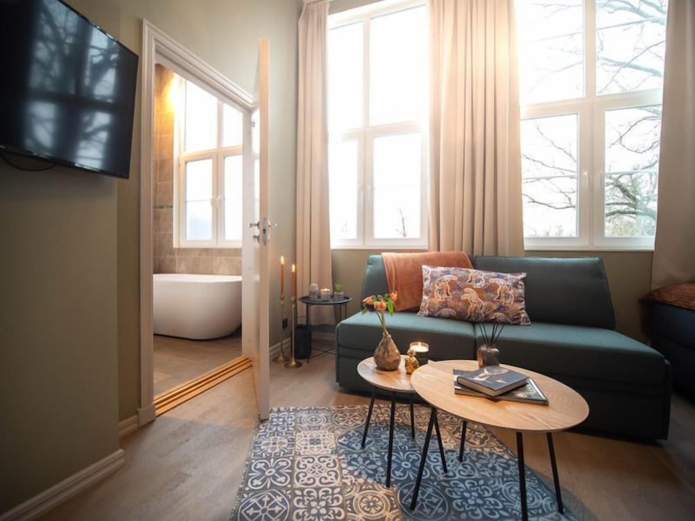 Deus Hotel — hotel in Rosersberg