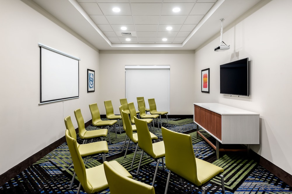 Holiday Inn Express & Suites Punta Gorda by IHG - photo 23