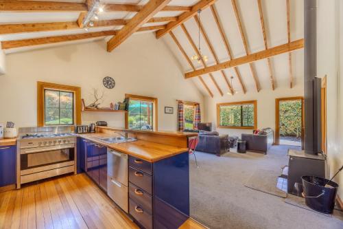 Minaret Cabin 3 bedroom home — 4-Star Luxury Hotel in Wanaka, New Zealand