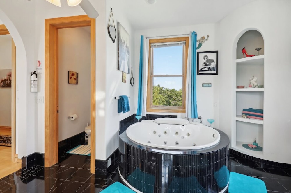 Starlight Tower Suite 1 Bedroom With Stunning Views 1 Villa by RedAwning - photo 10