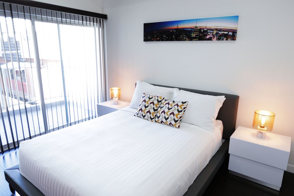 Downtown Cosmopolitan Suites - photo 34
