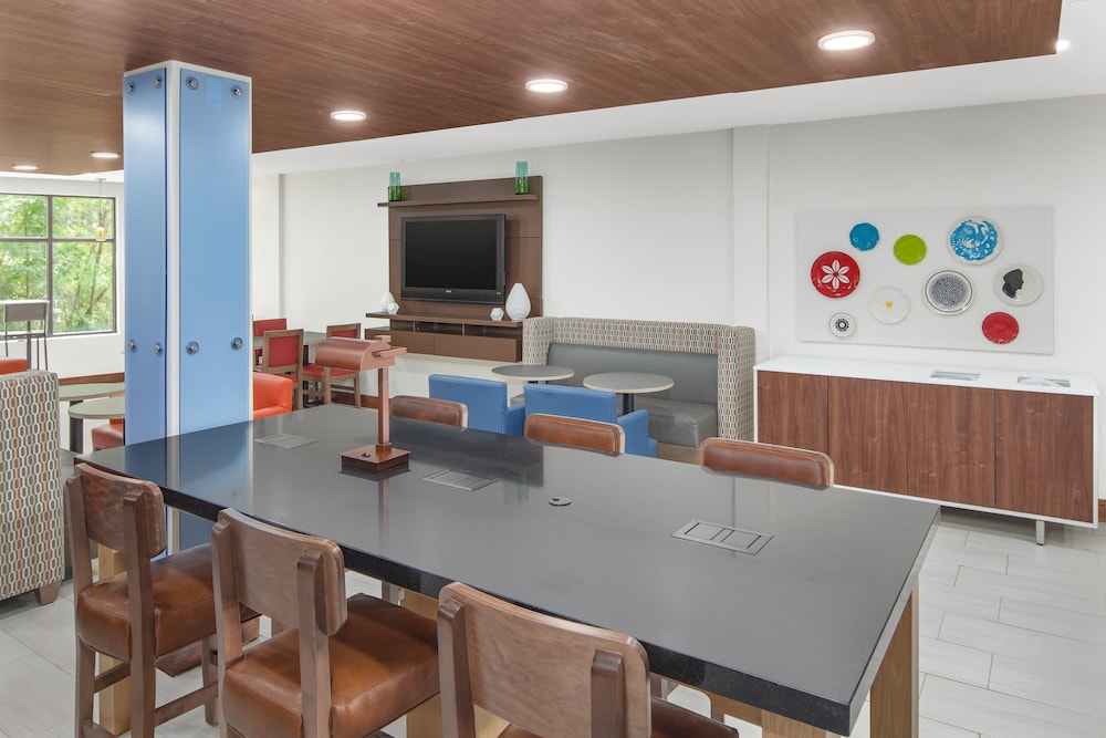 Holiday Inn Express & Suites Hardeeville Hilton Head by IHG - photo 49