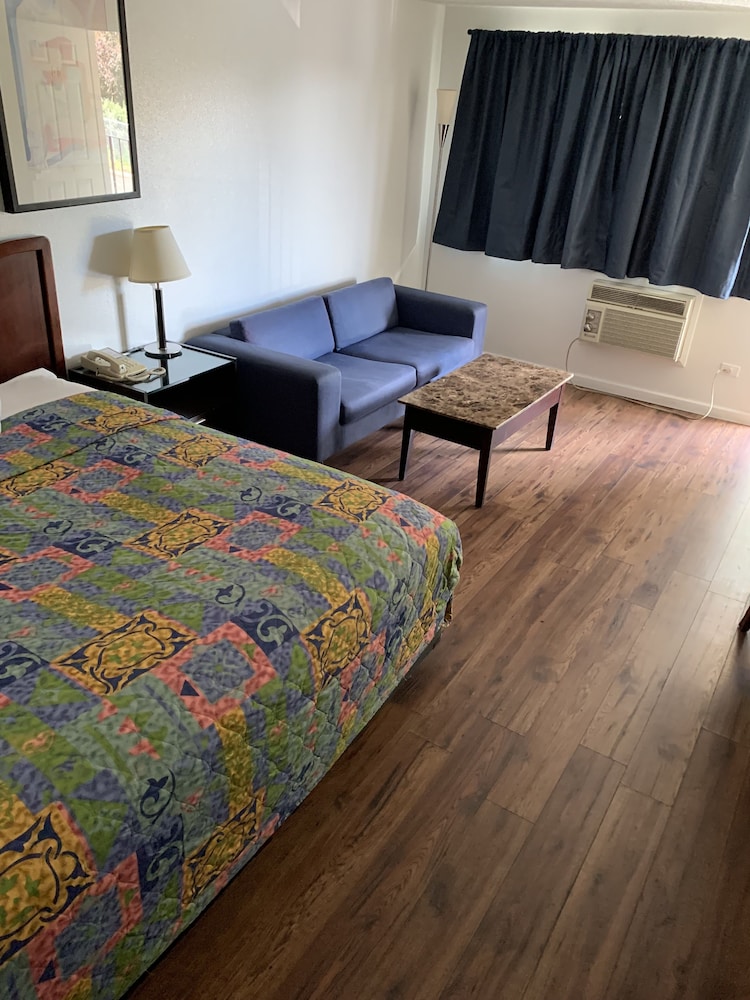 Smokey Point Motor Inn - photo 15