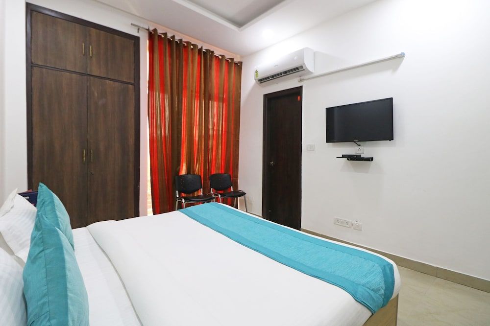 Hotels Petals Inn - last minute hotel in Noida