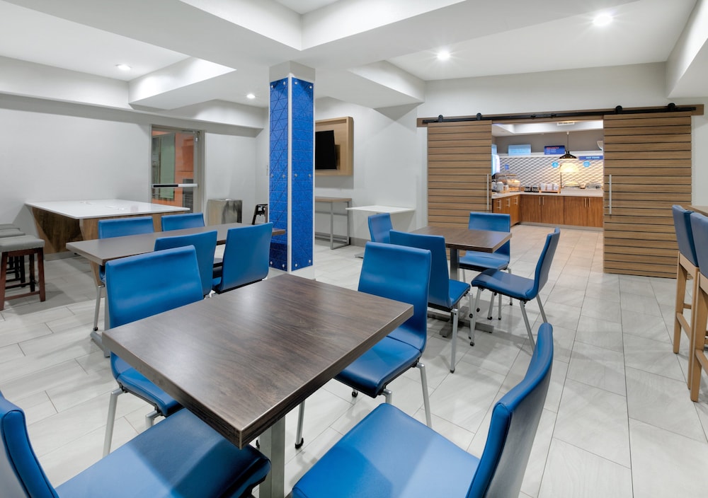 Holiday Inn Express & Suites Dallas Park Central Northeast by IHG - photo 26