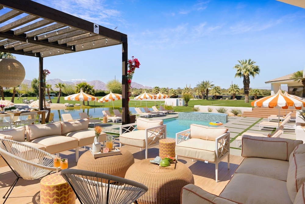 Buena Vista by Avantstay Massive Outdoor Oasis w Pool Spa & Firepit - photo 47